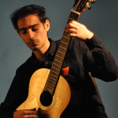 Foto de Luigi H., Profesores particulares de guitarra baratos en San Martín de la Virgen de Moncayo