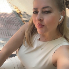 Gloria F.
